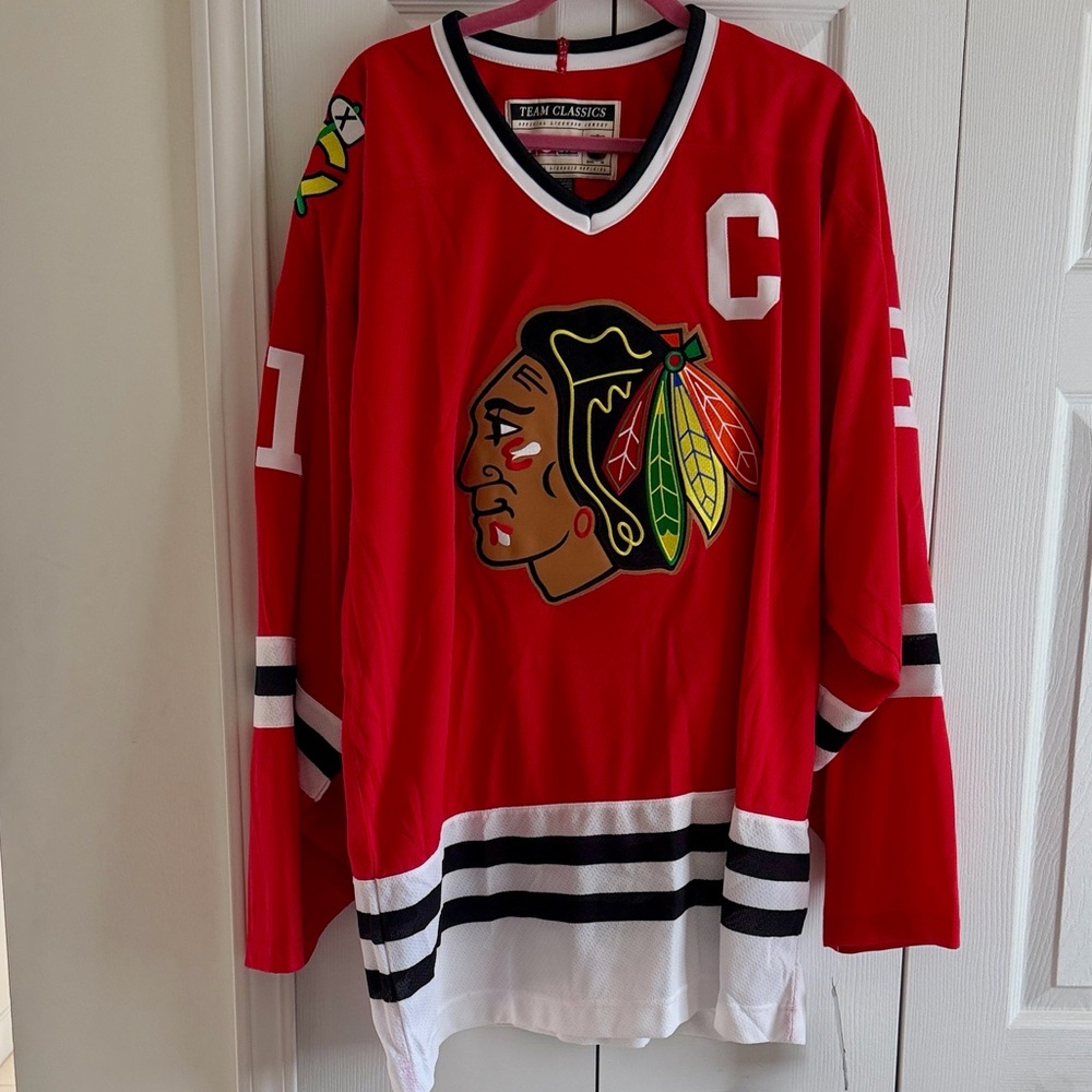 NWT Chicago Blackhawks Red Hockey Jersey with 'Mikita' #21